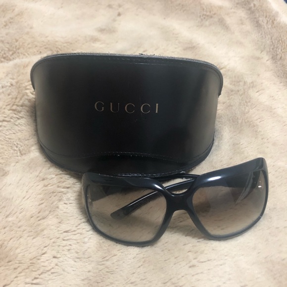 Gucci Sunglasses with Genuine Leather Case - Picture 6 of 7